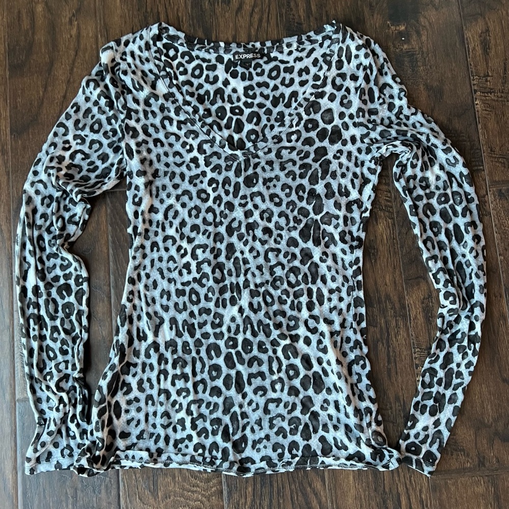 Express gray leopard top - Picture 2 of 6